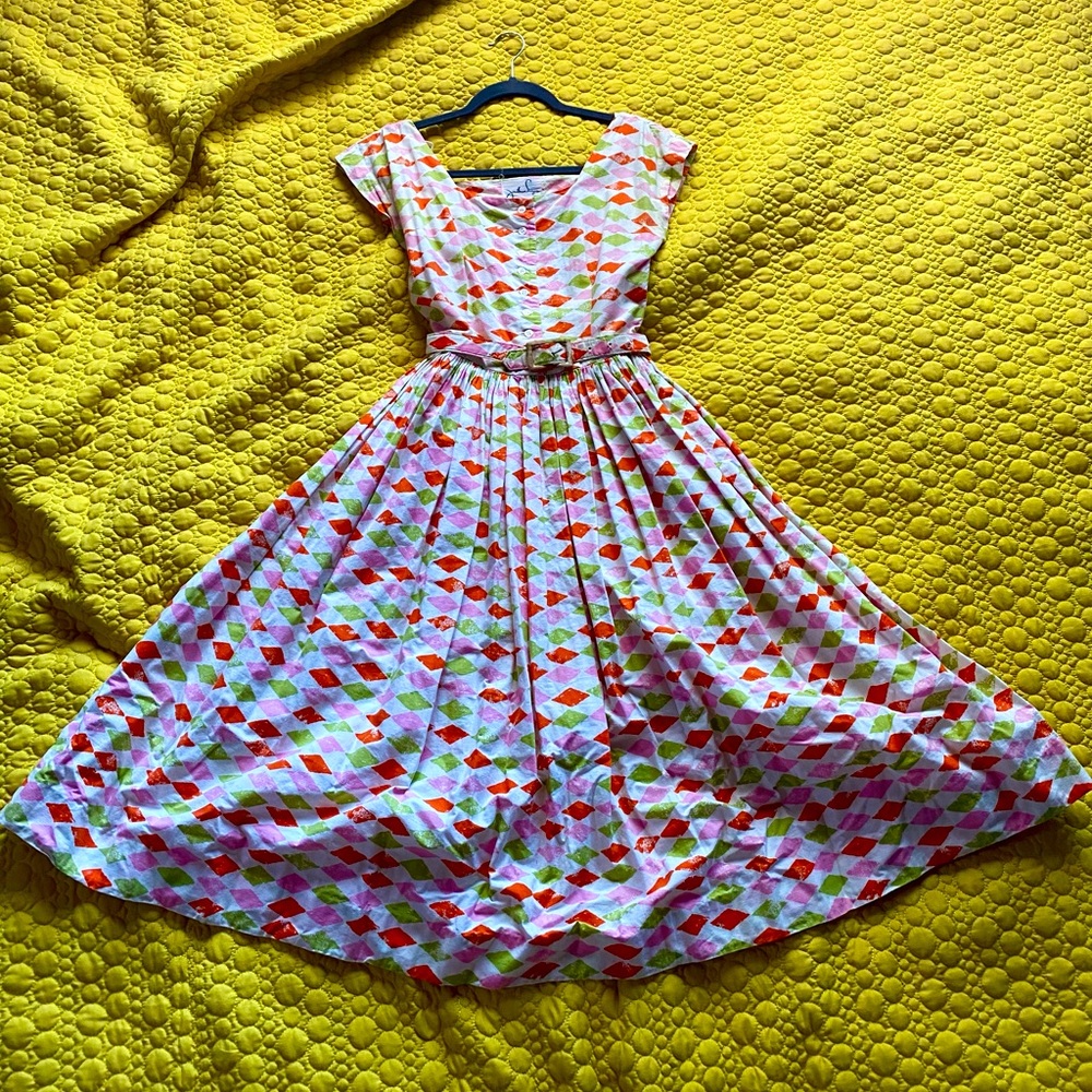 COPY - 1940’s/50’s vintage bright patterned dress w/ belt
